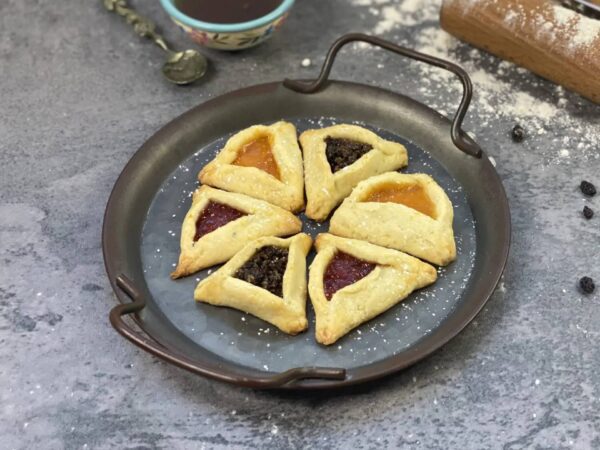 Triangular cakes with different fillings